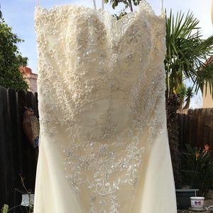 Ivory strapless La Sposa Wedding dress